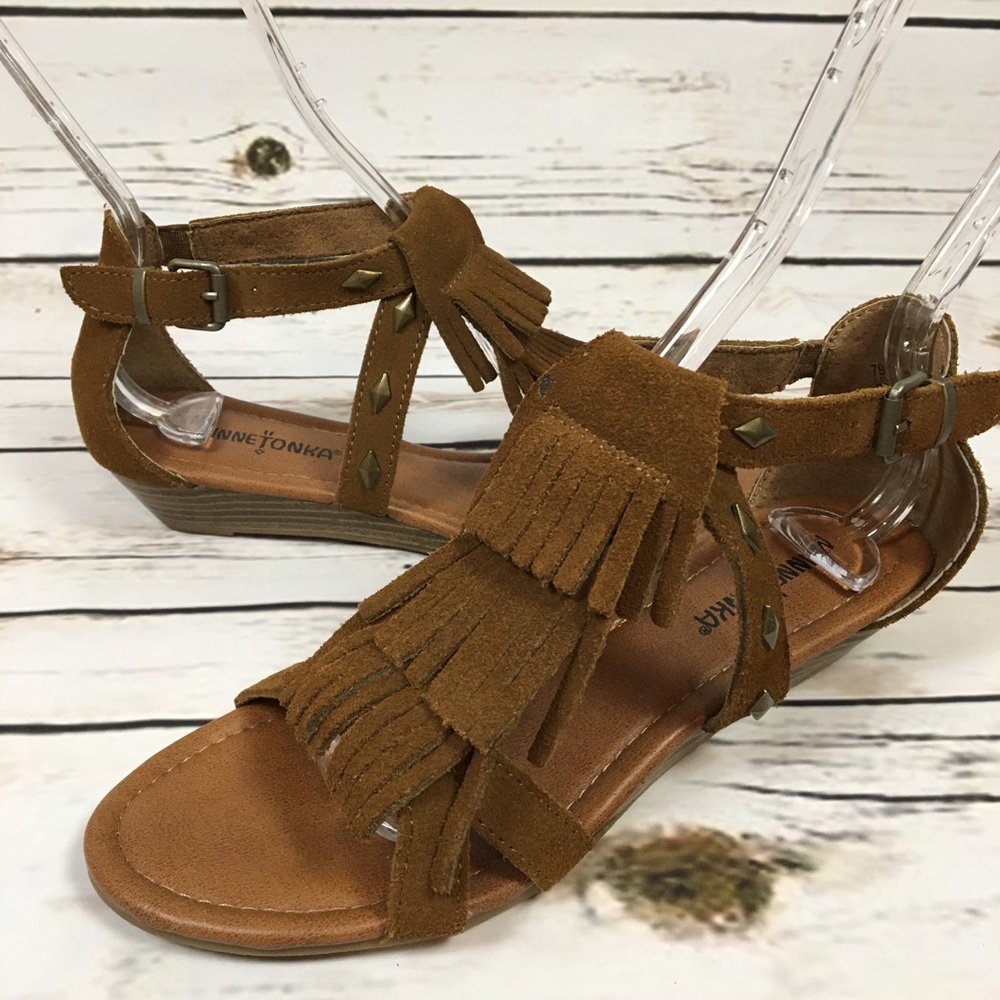 Minnetonka 8 Brown Fringe Suede Leather Sandals